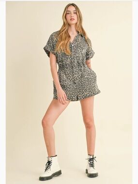NWOT Leopard Print Short Sleeve Romper - Taupe & Black